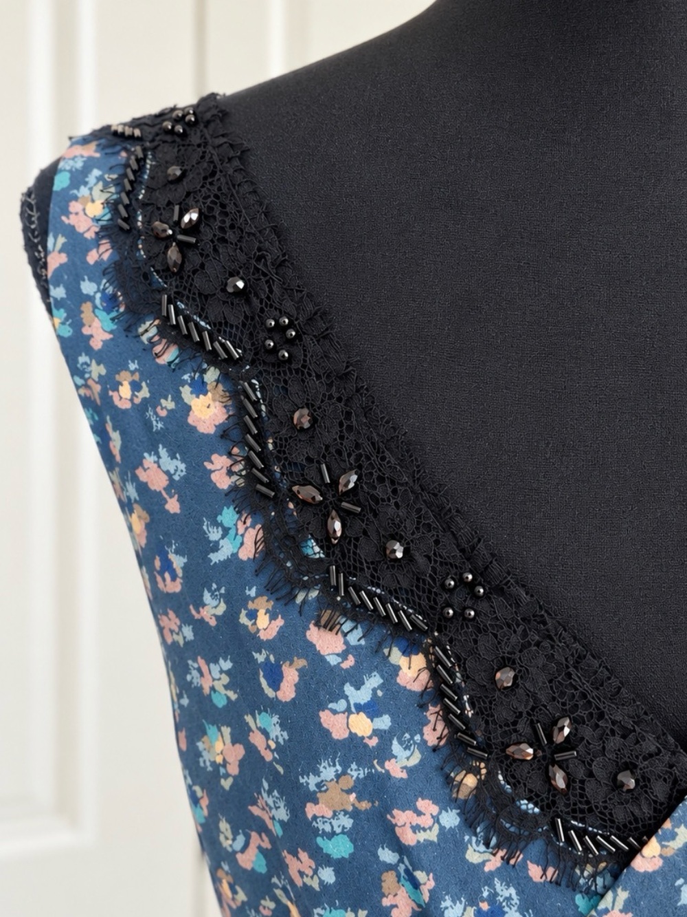 Coach NWT Blue Floral Lace Trim Tie Back Dress Designer Hanger - Picture 10 of 14